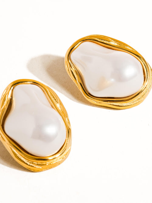 Classic Pearl Round Earring