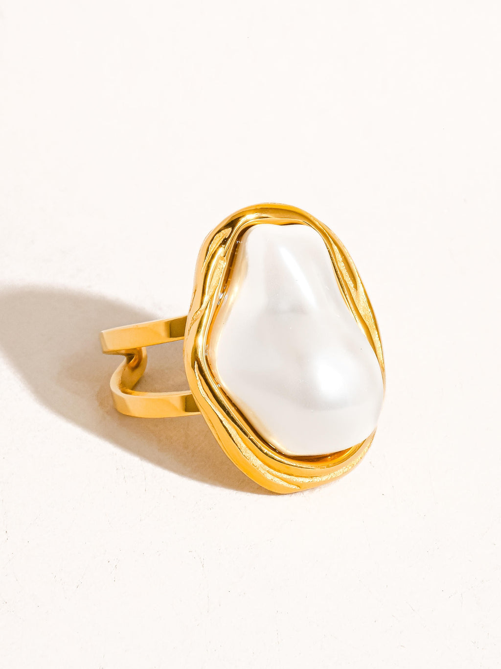 Classic Pearl Round Ring
