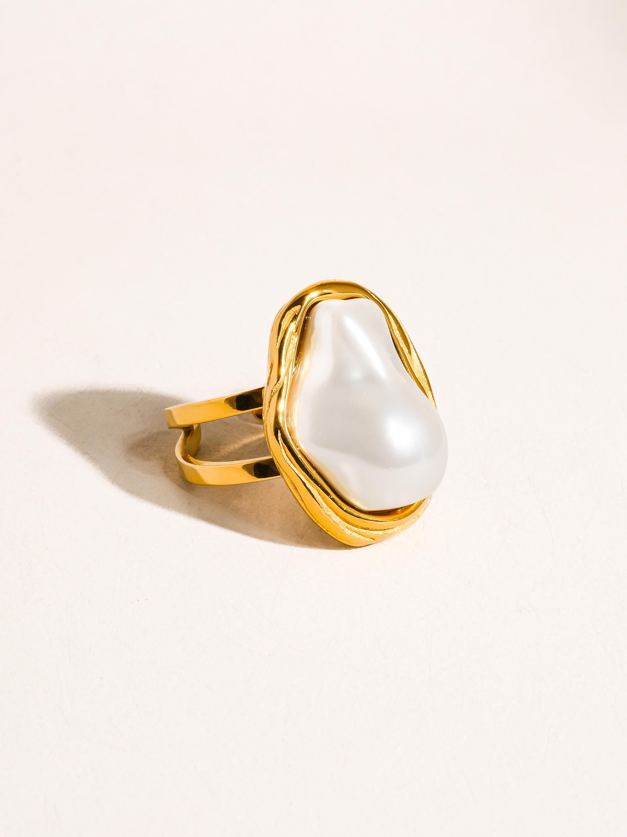 Classic Pearl Round Ring