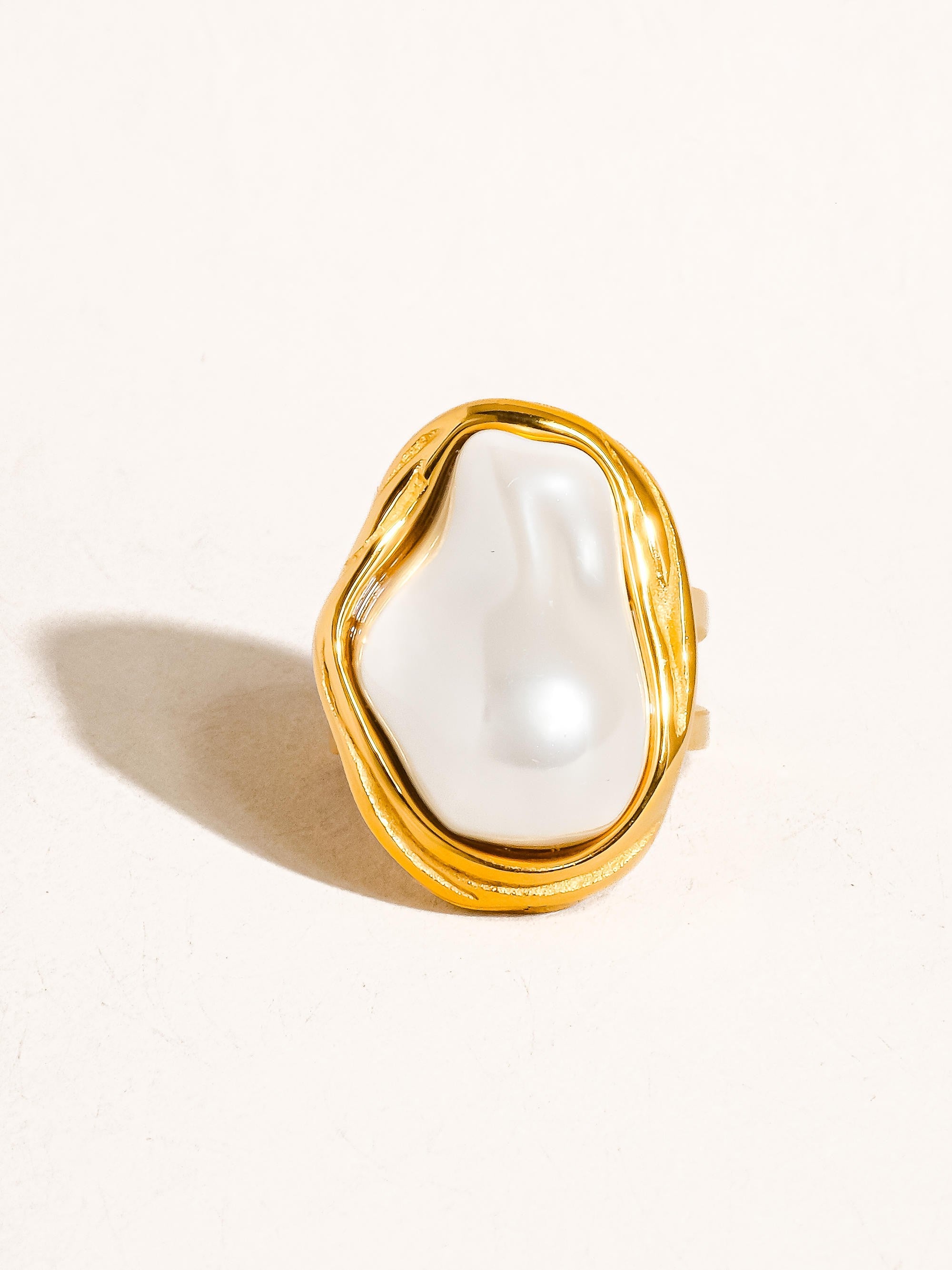 Classic Pearl Round Ring
