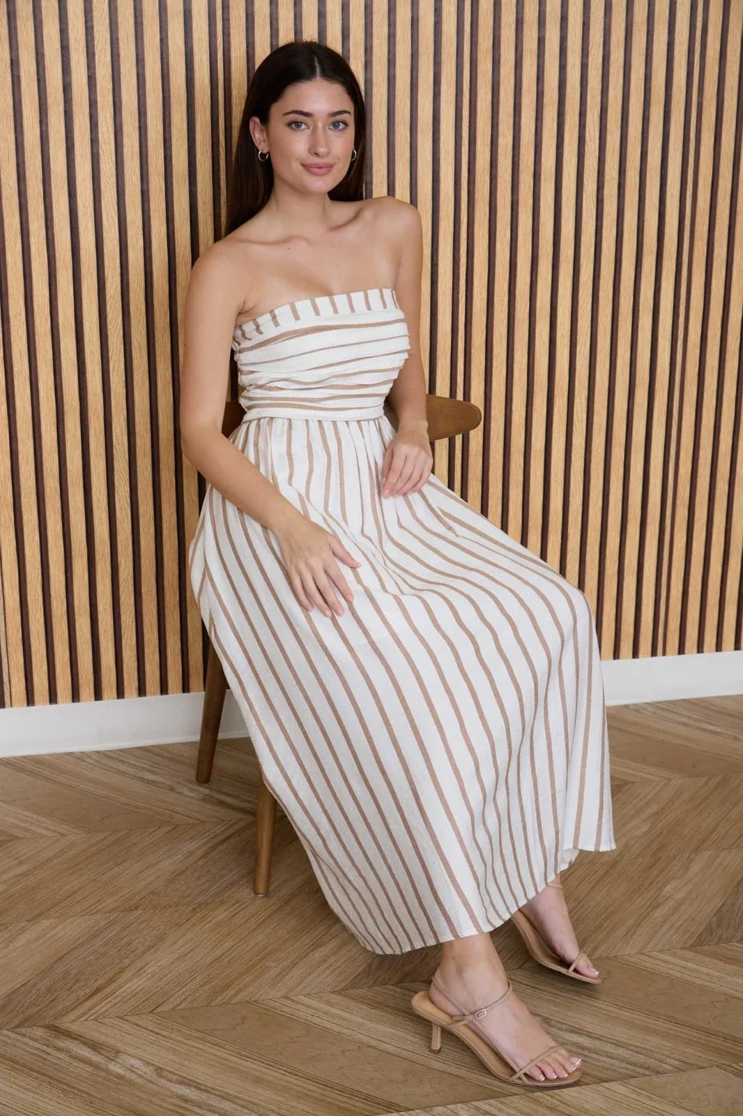 STRIPE PLEATED STRAPLESS LINEN MIDI DRESS - BROWN