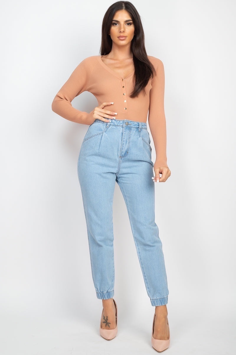 Elastic Cuffed Sweatpants Jeans are here to flip the script. Crafted from 100% cotton, they're the rebellious love child of your favorite sweatpants and classic denim, complete with a high waist, front pleats, and slanted side pockets that actually work.
